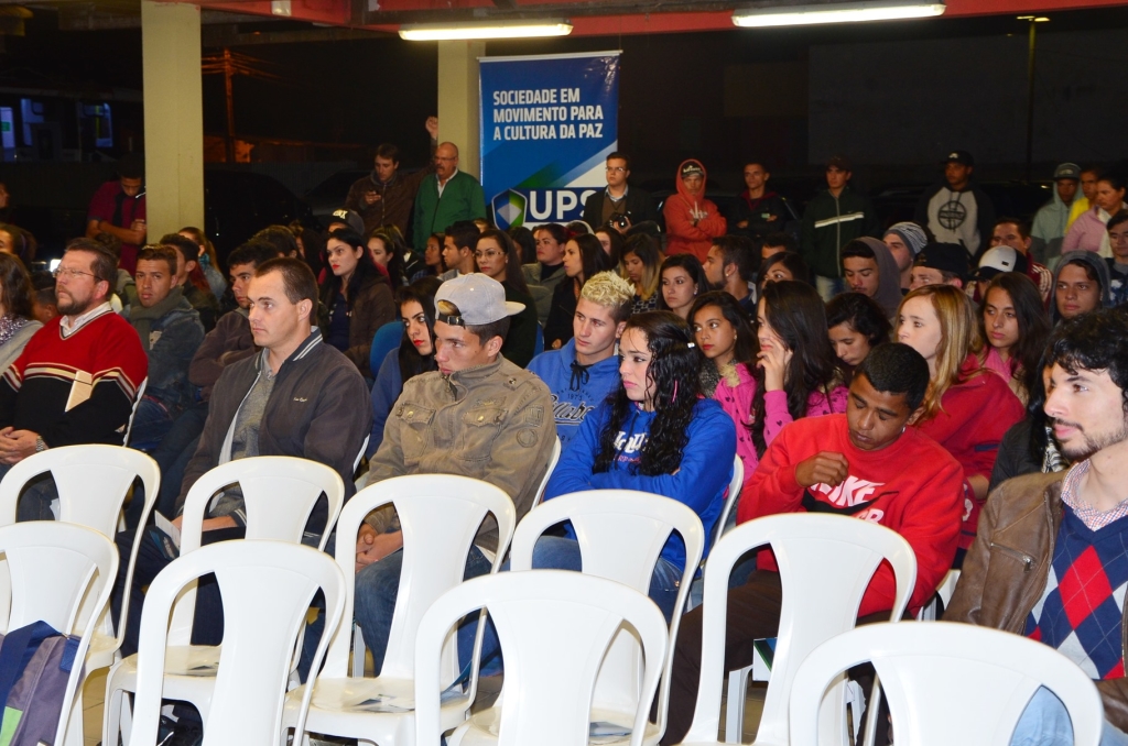 O lançamento do Programa Bom Negócio Paraná (PBNP) aconteceu na Escola Estadual Professor Altair da Silva, no Jardim Ana Maria.